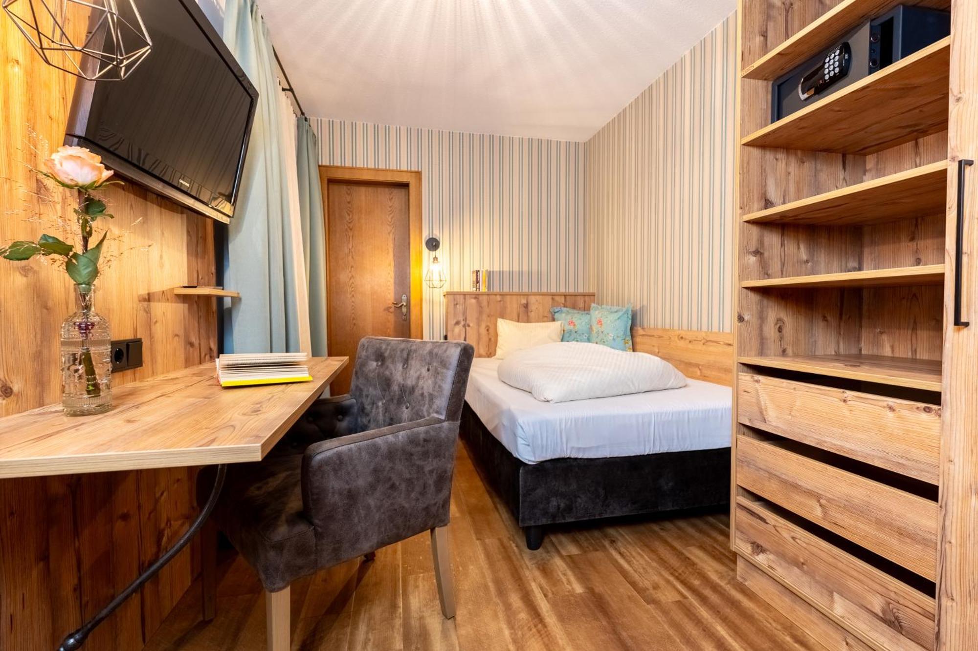 Hotel Krone Tirol 3*
